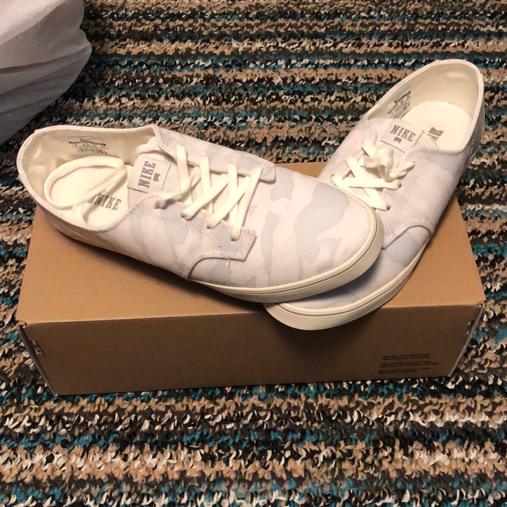 BRAND NEW.. Light blue/gray camo Nike shoes
